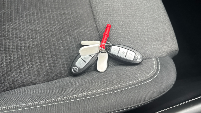 Nissan Qashqai 1.3 DiG-T MH N-Connecta 5dr Petrol Hatchback